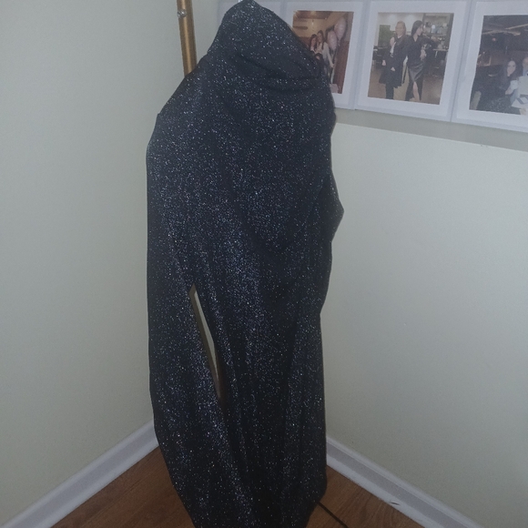 Dresses & Skirts - Black sequin dress